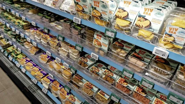 Young British Adults Returning to Meat Consumption, Decline in Veganism Noted
