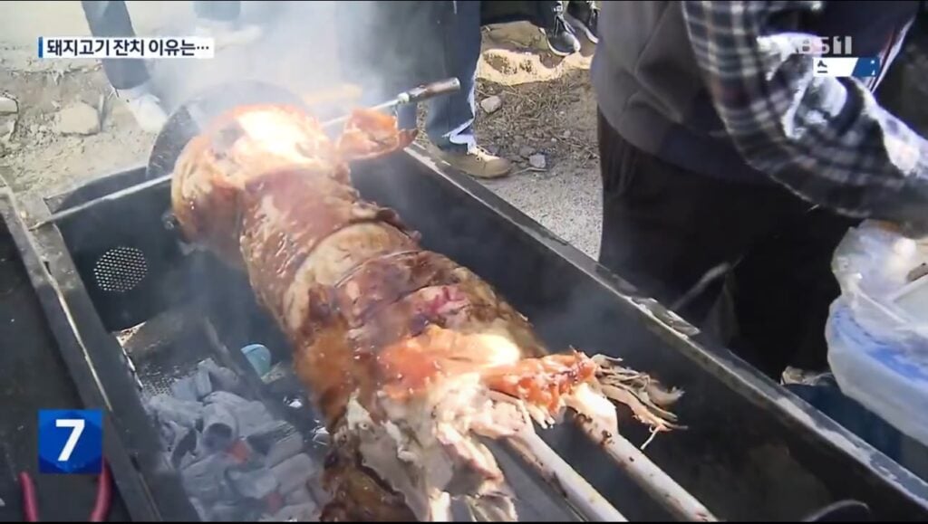 Daegu residents roast pigs outside mosque site in protest, as footage spreads online